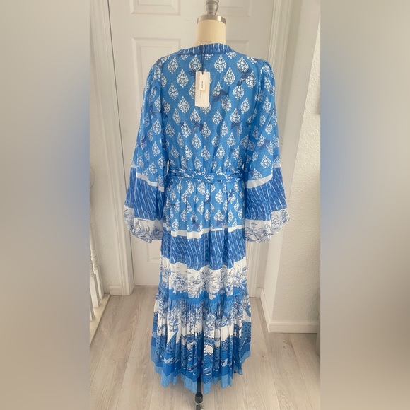 🆕 A loves a long sleeve belted maxi dress. - Picture 5 of 16